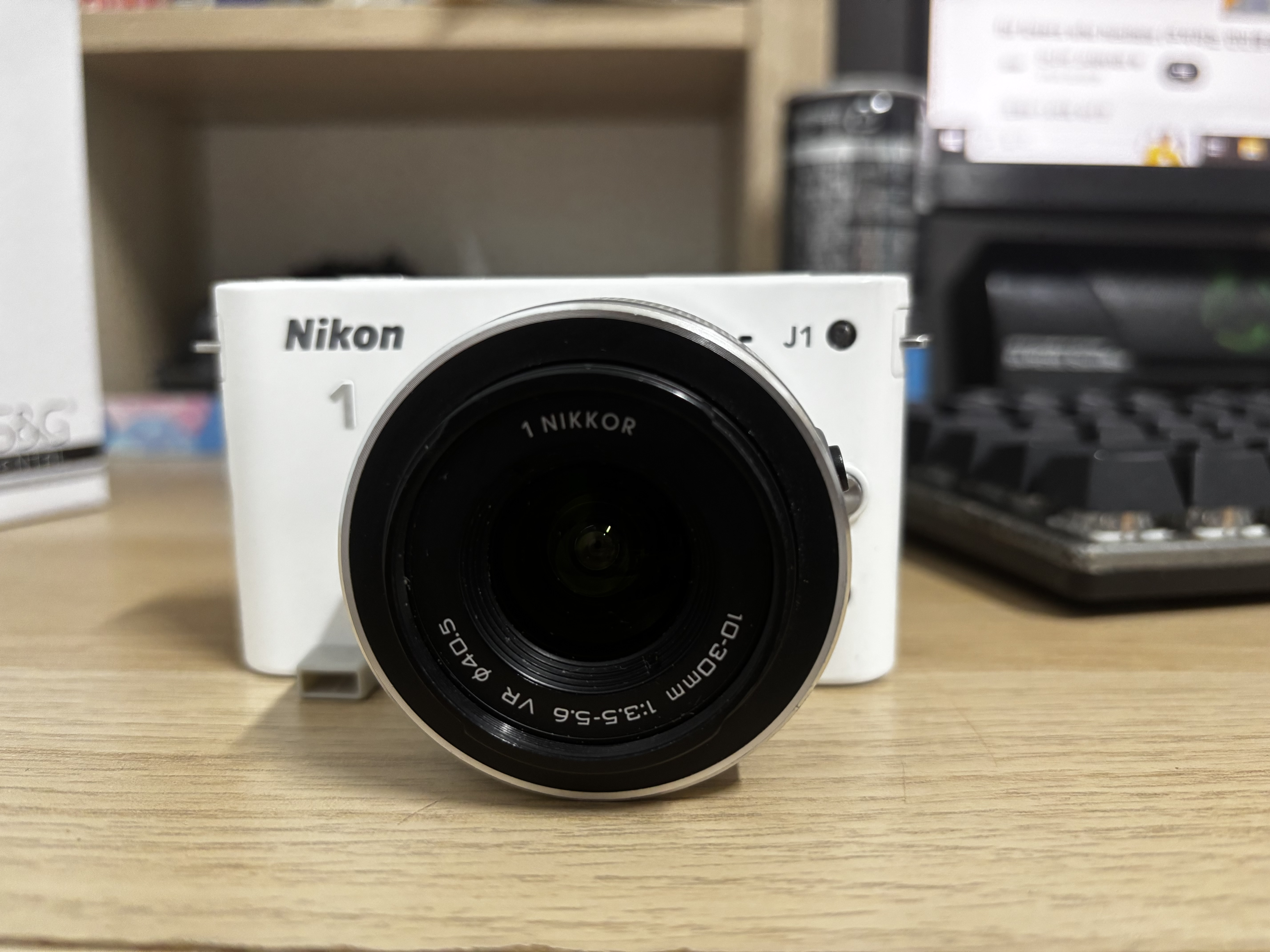 NIKON j1