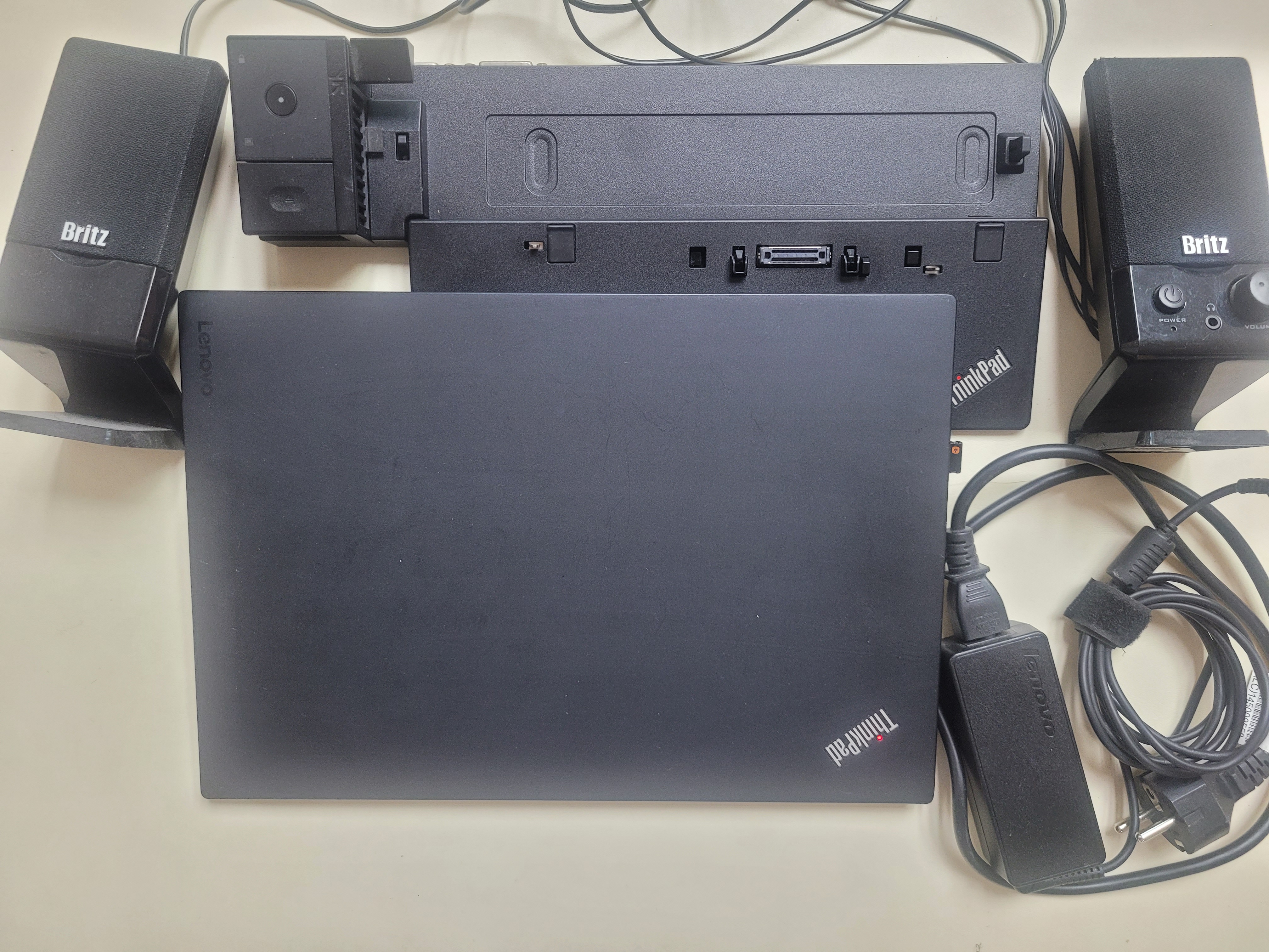 hinkPad T460s 노트북+도킹스테이션 20만원에 팔아요.