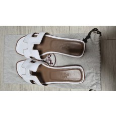 에르메스 오란 슬리퍼 38 사이즈입니다.